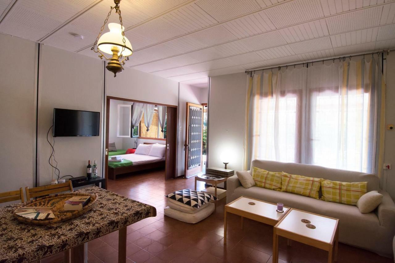 The Boucamviglia Beach House Saronida Eksteriør bilde
